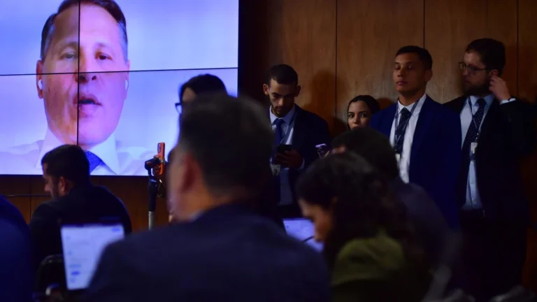 Oposição ouve Tagliaferro e defende interromper julgamento no STF