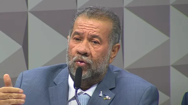 Começa sessão da CPMI do INSS para ouvir Carlos Lupi