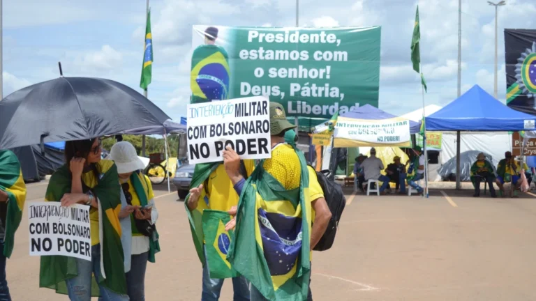 Quaest: para 74% da direita não bolsonarista, Bolsonaro deve apoiar alguém