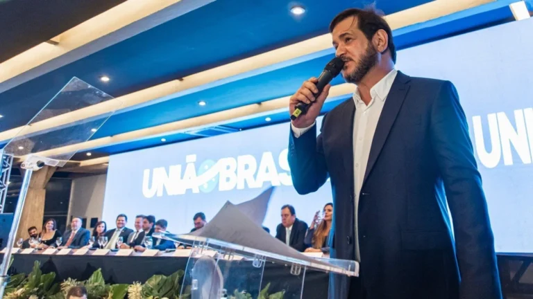 Rueda à CNN: “Amo Celso Sabino, mas o partido tem regras”