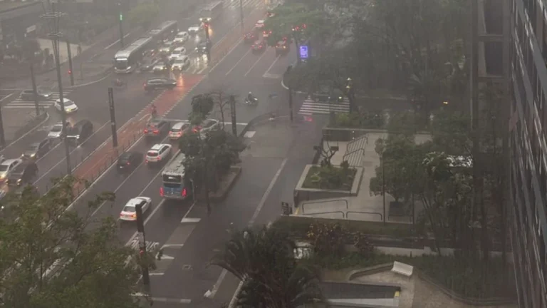 Chuva forte em SP: falha em subestação deixou 900 mil pessoas sem energia