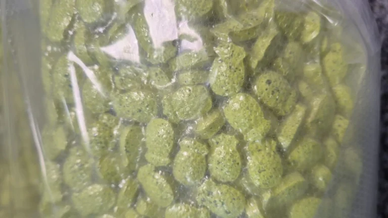 “Ecstasy de abacaxi”: homem é preso com drogas no Aeroporto do Galeão