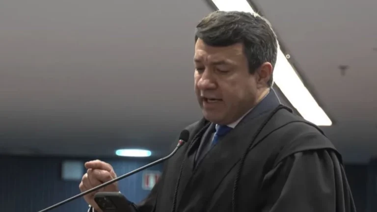 Defesa de Anderson Torres começa sustentação oral