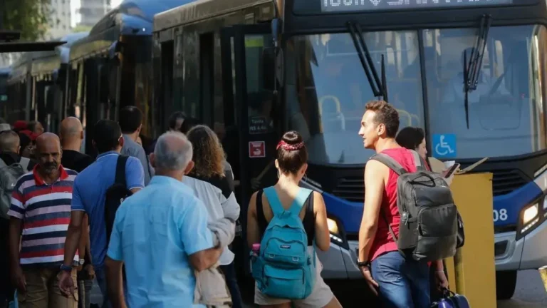 Moradores de SP preferem ter hora a mais no dia e ganhar menos, diz estudo