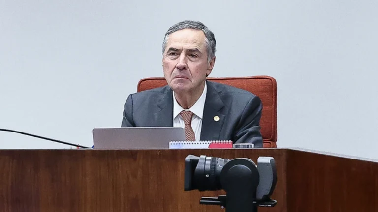 Barroso discursa ao final de julgamento e nega “perseguição política”