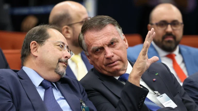 Bolsonaro acompanhará julgamento em casa, confirma defesa do ex-presidente