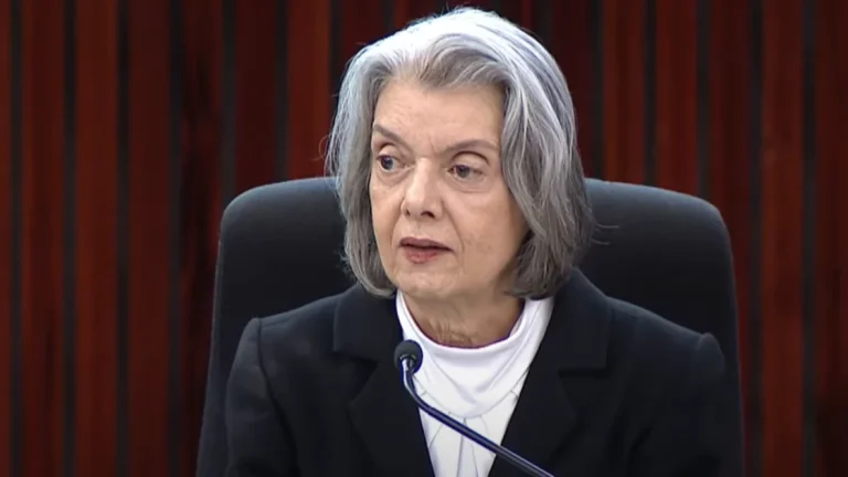 Cármen Lúcia tem defendido urnas eletrônicas em falas