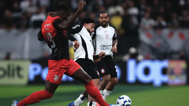 Athletico-PR tem gol anulado contra o Corinthians; veja o lance