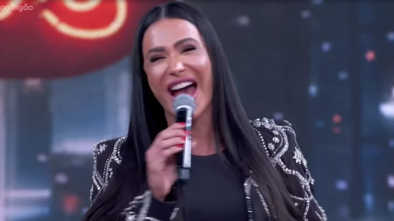 Gracyanne Barbosa se interessa por homem que gosta de abdominais na cama