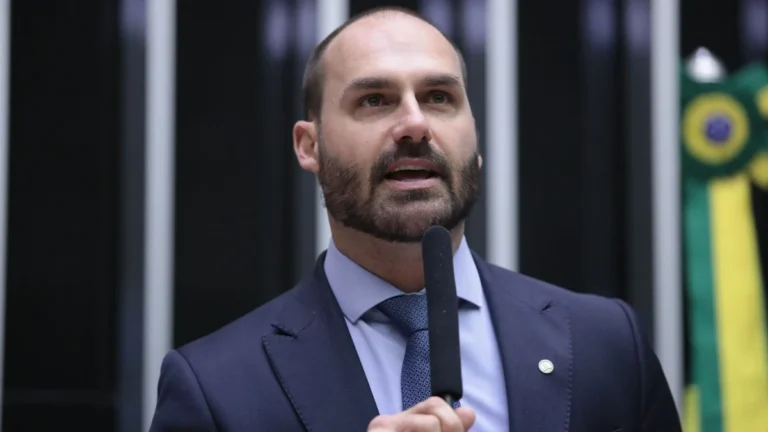 Análise: Ministros do STF apoiam recados de Moraes a Eduardo Bolsonaro