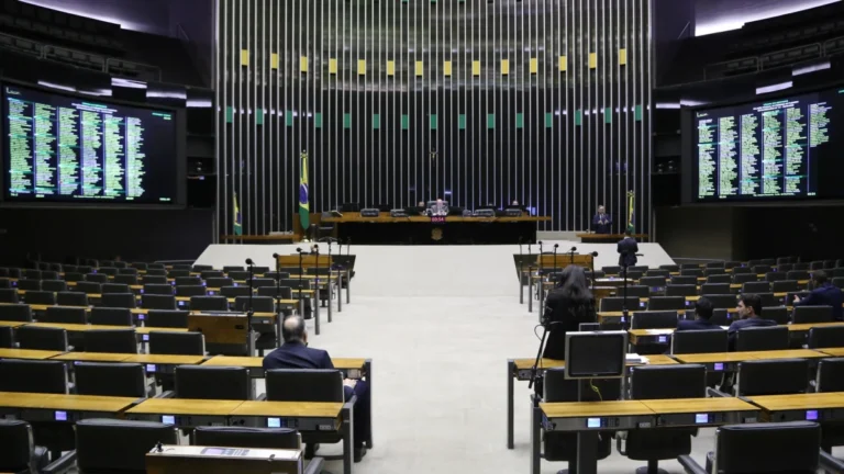 Proposta alternativa à anistia é costurada há 15 dias
