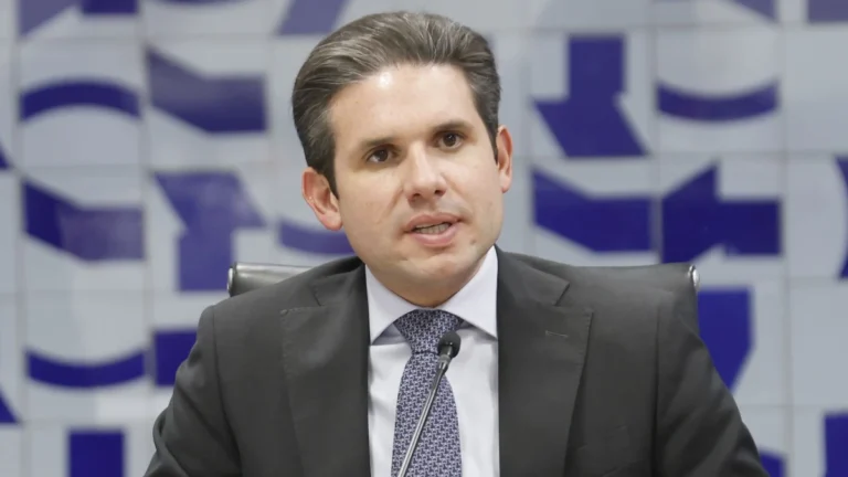 Seguimos melhor pelo debate, convencimento e democracia, diz Hugo