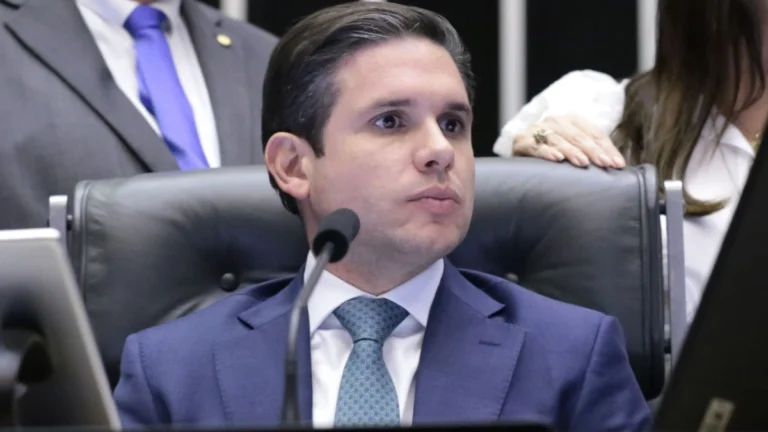Hugo diz que escolha de Eduardo para liderança é atípica e defende diálogo