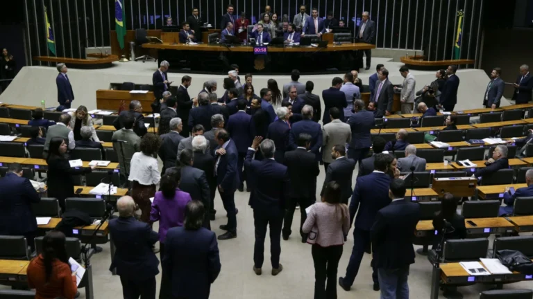 Cúpula da Câmara quer “vida normal” durante julgamento de Bolsonaro