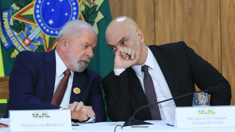“Ele não tem mais força, mas mais obrigações”, diz Lula sobre Moraes