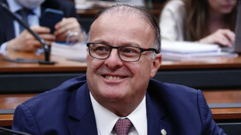 Pesquisa: 65% aprovam gestão Paulinho Freire; desaprovação é de 30,8%