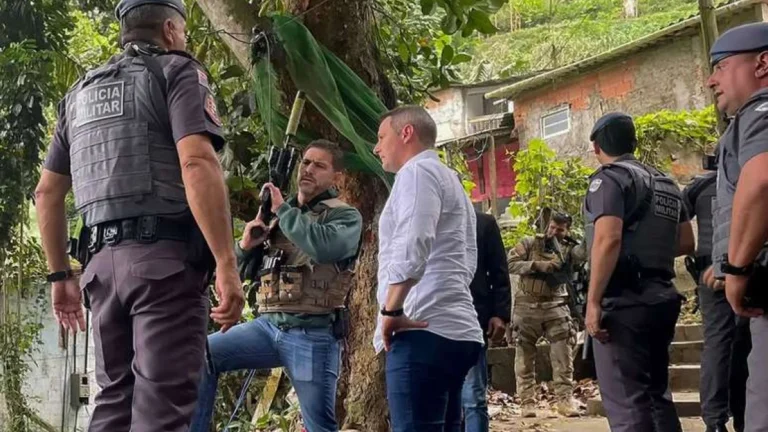 PMs são denunciados por tentar matar motoboy nu na Operação Escudo, em Santos