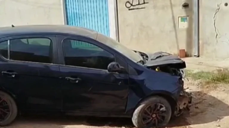 Homem é preso após dirigir embriagado, bater o carro e deixar filho autista no veículo