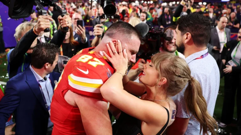Fãs aglomeram no jogo da NFL na esperança da aparição de Taylor Swift