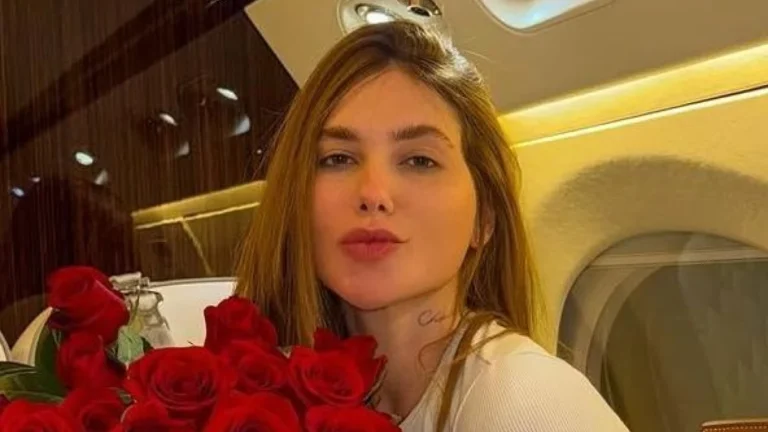 Virginia ganha buquê de flores após aparição com Vini Jr.