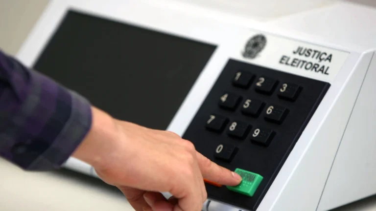 TSE abre códigos-fonte para inspeção das urnas nas eleições de 2026