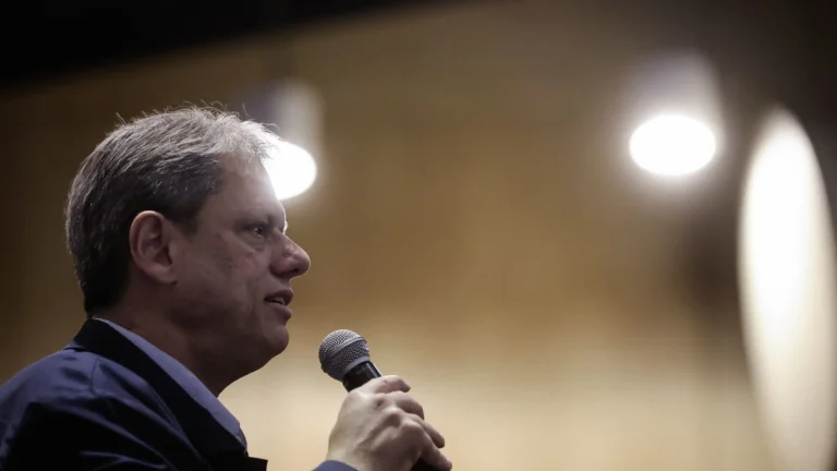 Lula forte e colapso fiscal em 2027 afastam Tarcísio de disputa ao Planalto