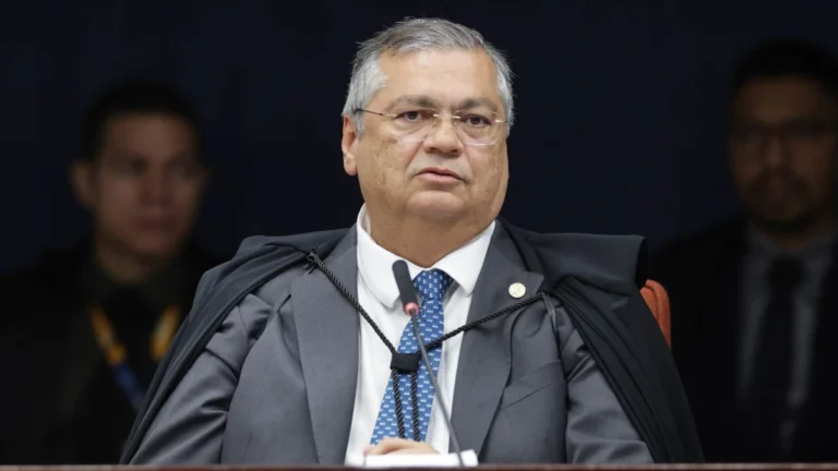 Dino autoriza silêncio de presidente de sindicato ligado a irmão de Lula