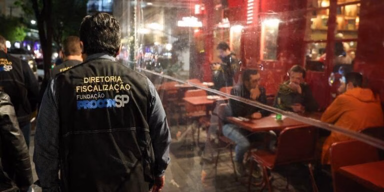 Bebida com metanol: Procon-SP fiscaliza mais de mil bares e restaurantes