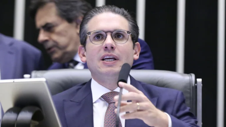 Em dia de votação, Hugo diz que isenção do IR “não é um favor do Estado”