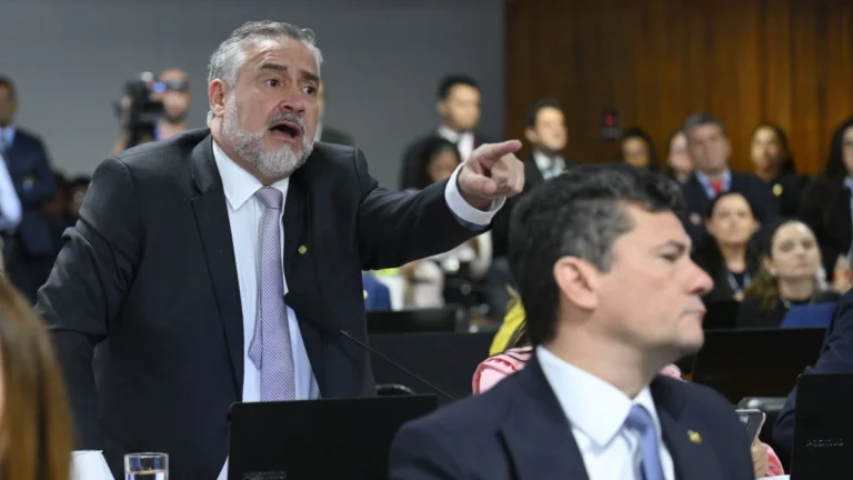 Na CPMI, Pimenta se exalta e é repreendido por presidente da comissão