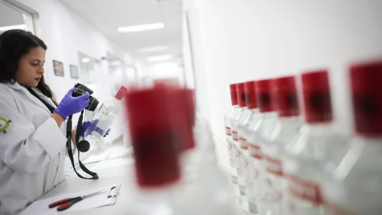 Bebidas batizadas com metanol: Brasil tem 5 mortes e 24 casos confirmados