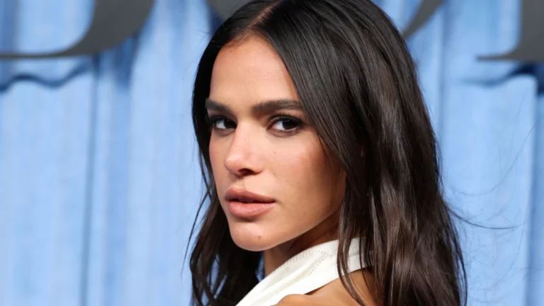 Bruna Marquezine chama atenção com fotos em evento de moda: “Parece IA”
