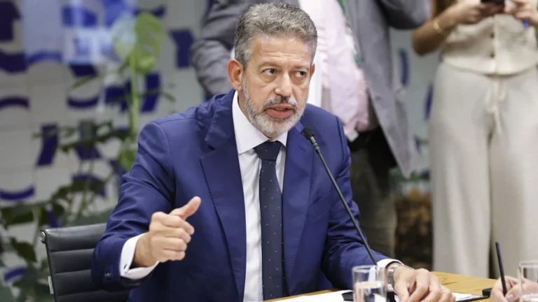 Lira apresenta parecer do projeto de isenção do IR; leia íntegra