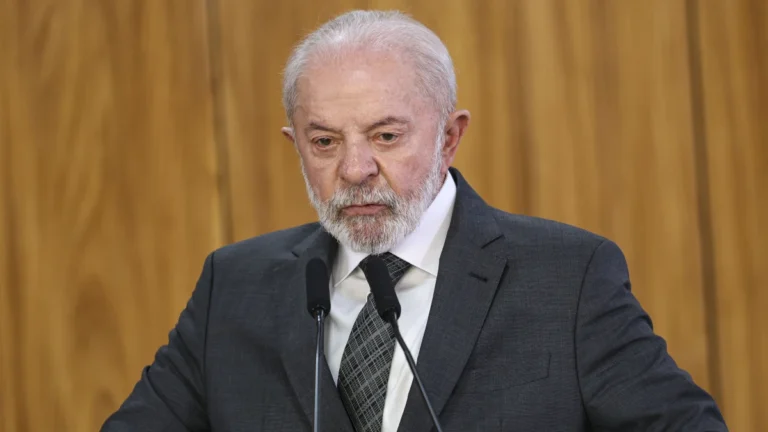 Não vou implorar para nenhum partido estar comigo em 2026, diz Lula