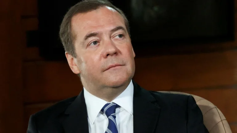 Ex-presidente da Rússia diz que Trump comete “ato de guerra” após sanções