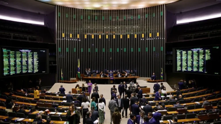 Centrão pede mais tempo e anistia segue travada na Câmara na próxima semana