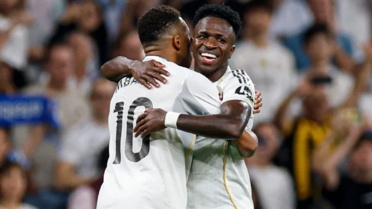 Sob olhares de Virginia, Vini Jr brilha, e Real Madrid vence Villarreal