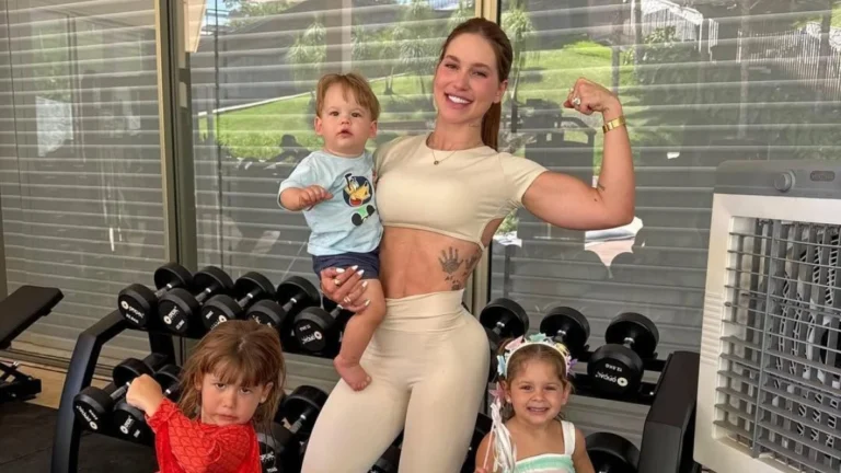 Virginia posa com os filhos após viralizar com Vini Jr.