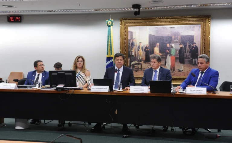 Comissão da PEC da Segurança ouve governadores do RJ e AP nesta terça