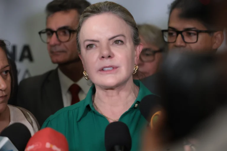 Governo avalia liberar FGTS para vítimas de tornado no Paraná, diz Gleisi