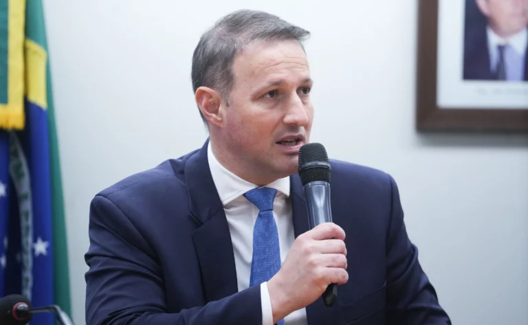 Derrite contempla Receita Federal em quinta versão do PL Antifacção