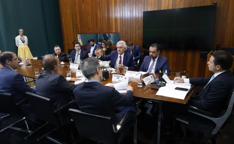Governadores surpreendem Hugo e Derrite ao pedir mais 1 mês a PL Antifacção