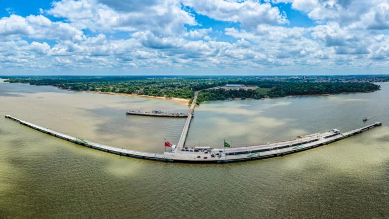 Navios que vão hospedar delegações estrangeiras na COP30 chegam a Belém