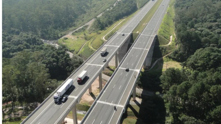 Homem morre após ser jogado de viaduto do Rodoanel em SP