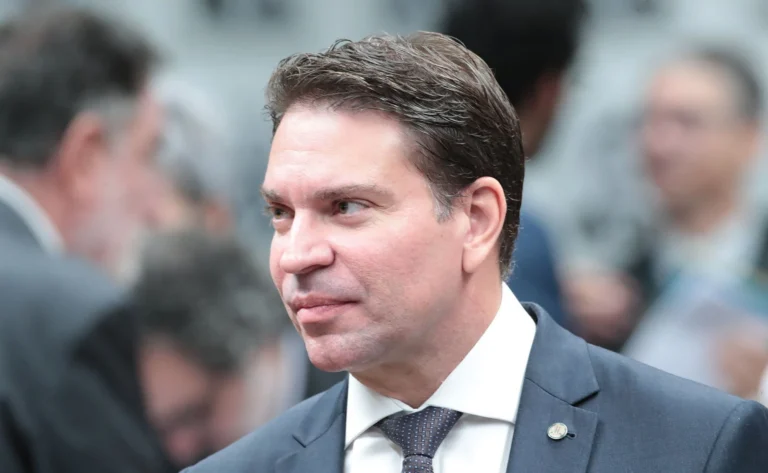 Moraes manda PF tomar providências para extradição de Ramagem