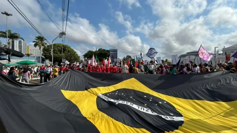 Movimentos realizam Marcha Mundial pelo Clima em Belém
