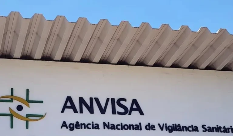 Anvisa proíbe venda de escova progressiva e pastilha de limpeza