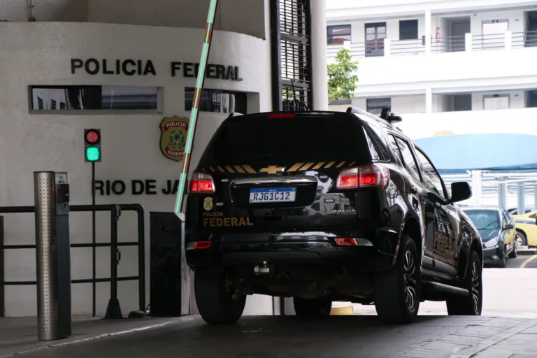 Policiais são alvo da Operação Mundemus por suspeita de extorsão no Rio