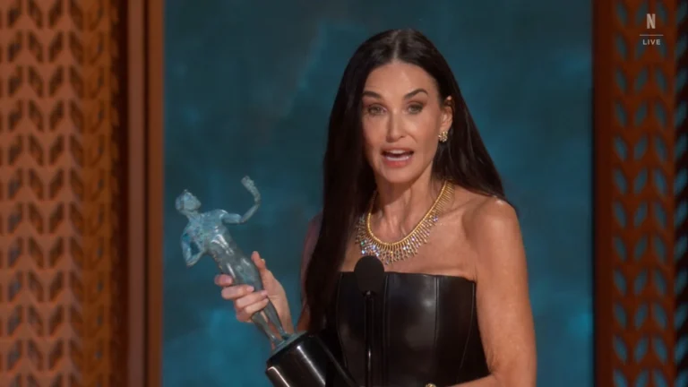 Demi Moore fala sobre suposto disco voador em sua cidade natal: “Aconteceu”