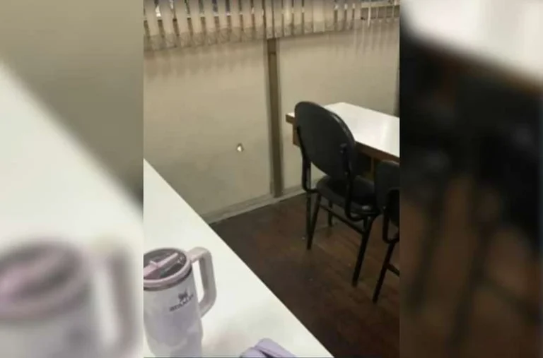 Menino de 12 anos é baleado dentro de escola durante operação no Complexo da Maré